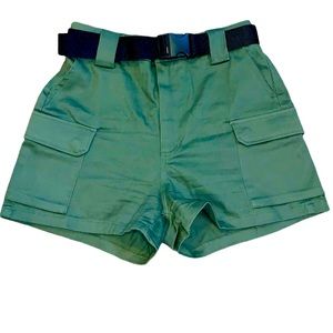 Women’s Cargo Shorts With Belt!